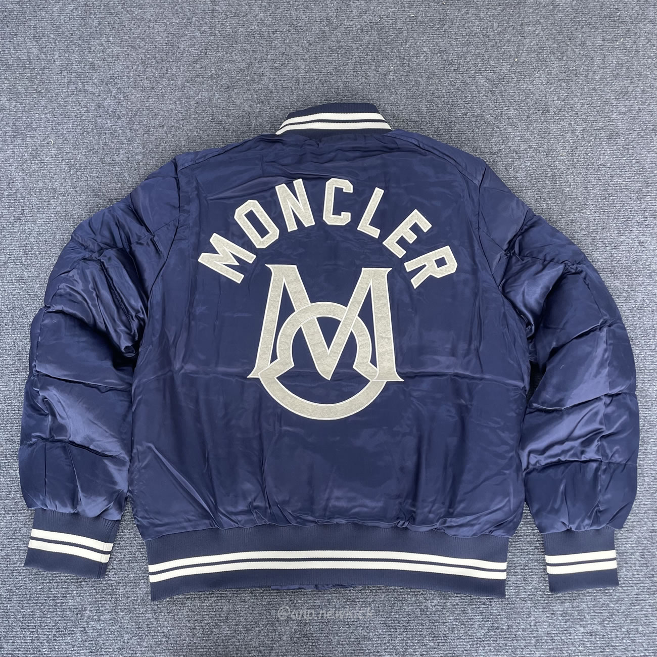 Moncler Dives Down Bomber Jacket (3) - newkick.vip